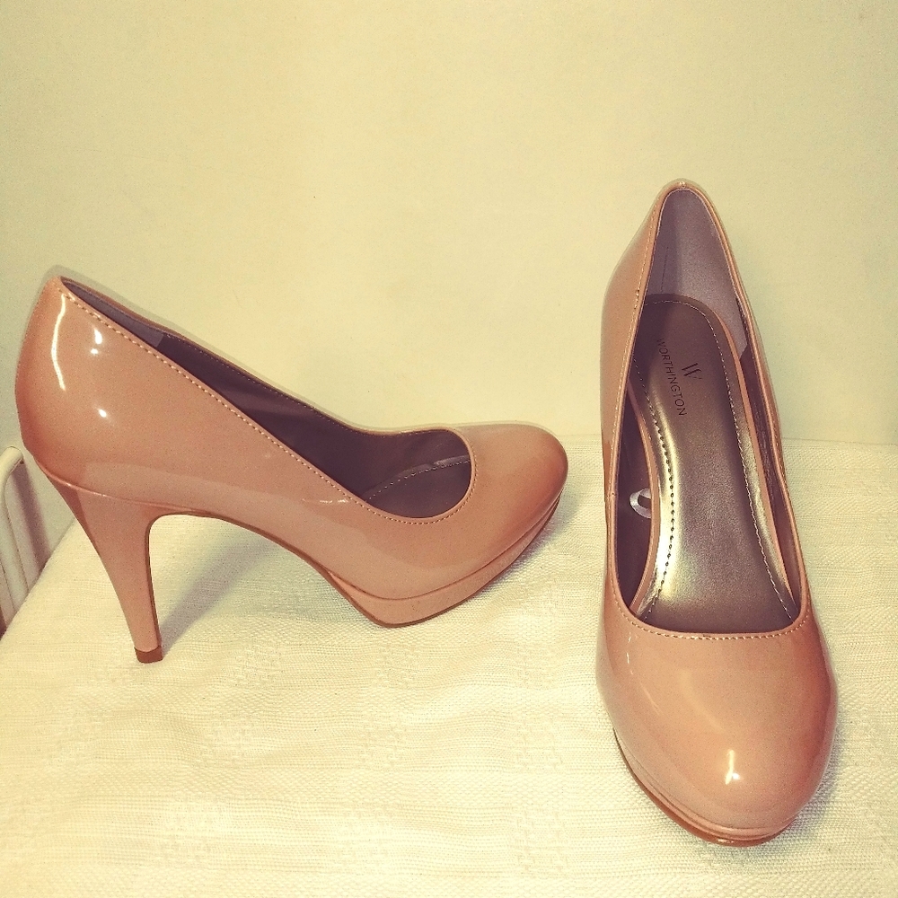(NWOT)Worthington Cream/Pinkish Pumps Size 6.5